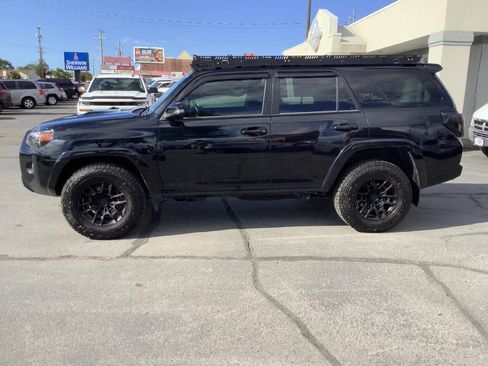 Used 2022 Toyota 4Runner TRD Off-Road Premium AWD/4WD image 24