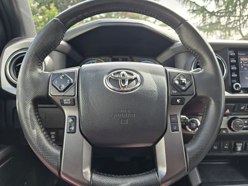 Used 2020 Toyota Tacoma TRD Sport w/ TRD Premium Sport Package AWD/4WD image 16