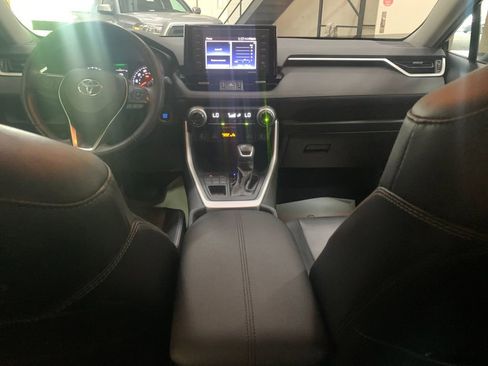 Used 2021 Toyota RAV4 XLE Premium AWD/4WD image 15
