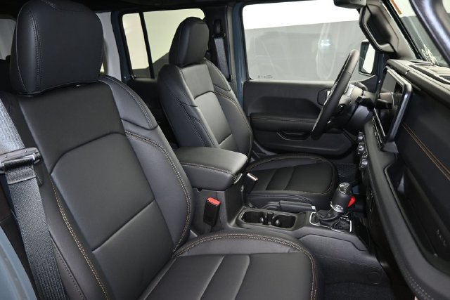 New 2026 Jeep Wrangler Unlimited Sahara w/ Safety Group AWD/4WD image 37