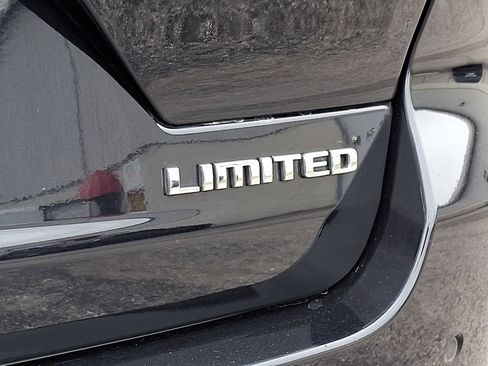 Used 2023 Jeep Grand Cherokee Limited w/ Luxury Tech Group II AWD/4WD image 32