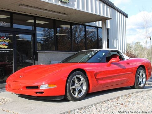 Used 2004 Chevrolet Corvette Convertible w/ Preferred Equipment Group image 2