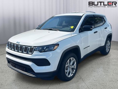Used 2024 Jeep Compass Sport image 2