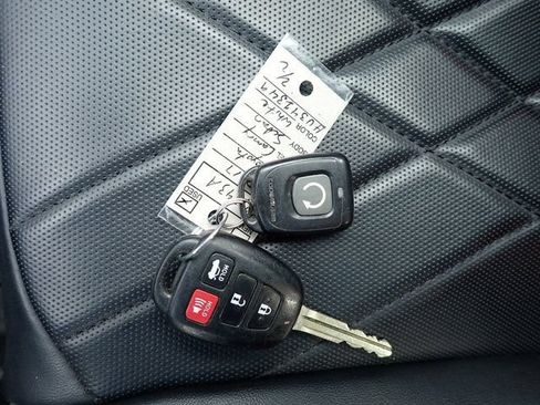 Used 2017 Toyota Camry LE FWD image 31