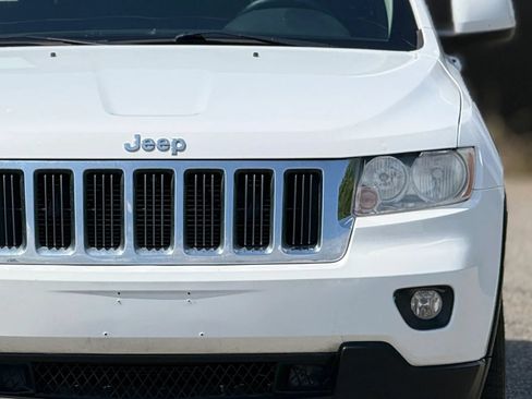 Used 2013 Jeep Grand Cherokee Laredo AWD/4WD image 12