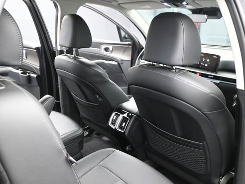Used 2025 Kia Sorento SX image 28