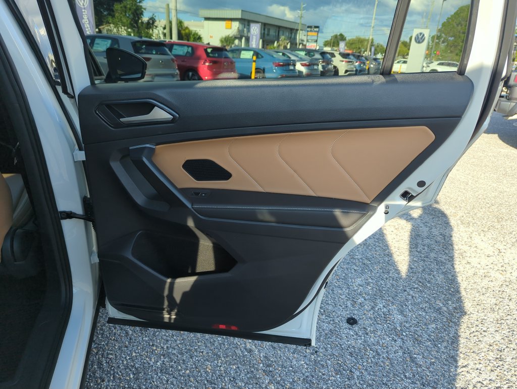 Certified 2024 Volkswagen Tiguan SE R-Line FWD image 33