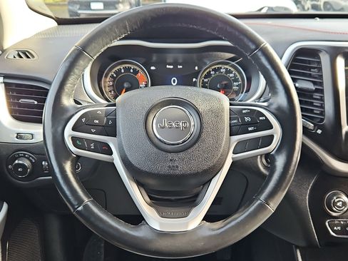 Used 2017 Jeep Cherokee Trailhawk image 14