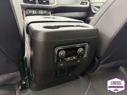 Used 2024 Chevrolet Tahoe High Country AWD/4WD image 13