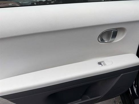 Used 2024 Hyundai Ioniq 5 SE RWD image 10