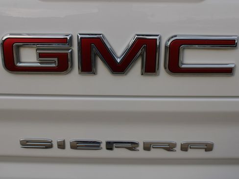 Used 2022 GMC Sierra 1500 AT4 w/ AT4 Premium Package image 15