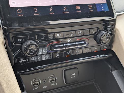 New 2025 Jeep Grand Cherokee Limited w/ Luxury Tech Group II RWD image 19