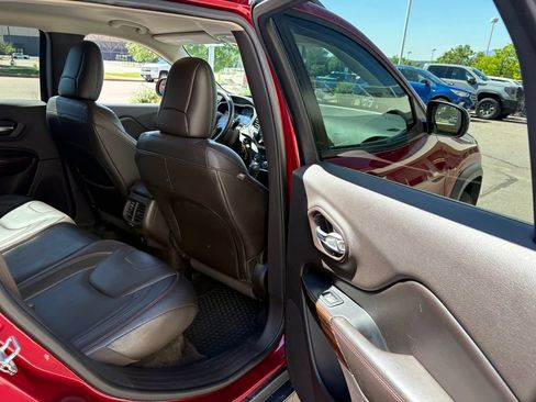 Used 2014 Jeep Cherokee Trailhawk w/ Leather Interior Group AWD/4WD image 27