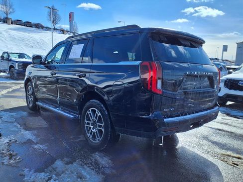 Certified 2025 Ford Expedition Active image 4