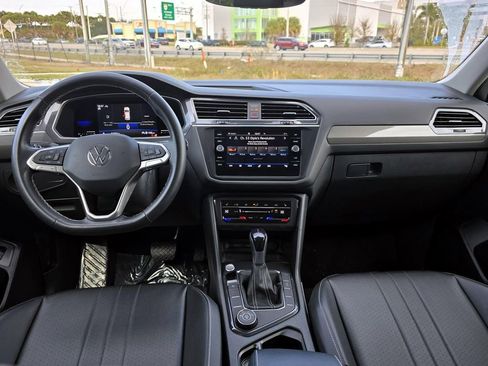 Certified 2022 Volkswagen Tiguan SE image 15