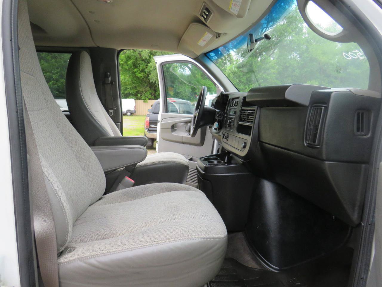 Used 2014 Chevrolet Express 2500 LT w/ LT Preferred Equipment Group RWD image 17