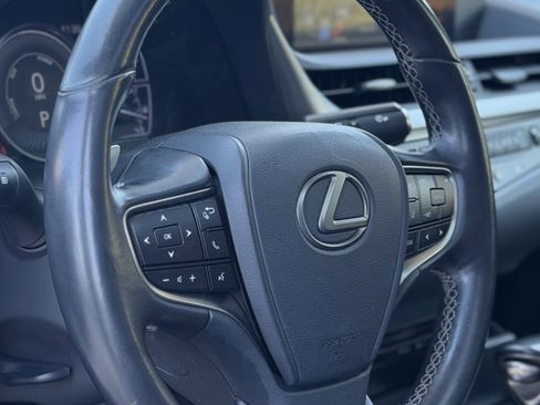 Used 2019 Lexus ES 300h w/ Accessory Package 2 FWD image 27