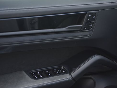 Certified 2026 Porsche Cayenne GTS AWD/4WD image 14