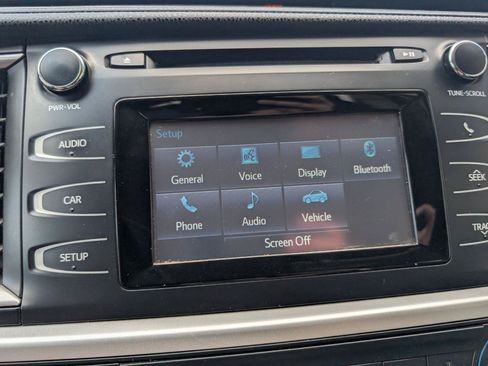 Used 2014 Toyota Highlander LE FWD image 17