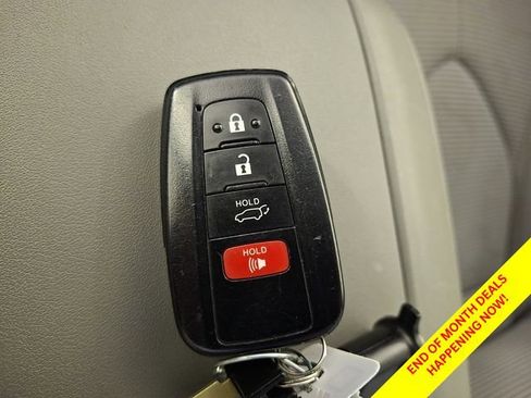 Used 2023 Toyota Highlander LE FWD image 17