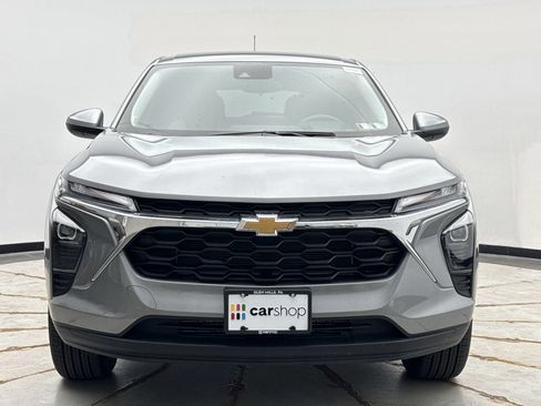Used 2025 Chevrolet Trax LS w/ LS Convenience Package FWD image 8
