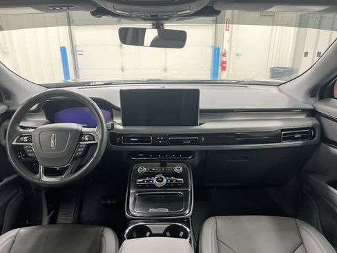 Used 2023 Lincoln Nautilus Reserve AWD/4WD image 10