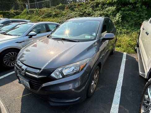 Used 2017 Honda HR-V LX image 5