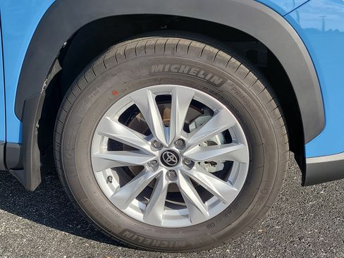Used 2026 Toyota Corolla Cross LE w/ Moonroof Package FWD image 9