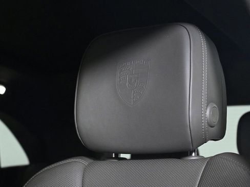 Certified 2024 Porsche Macan Base image 22