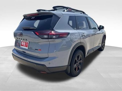 Used 2025 Nissan Rogue SV AWD/4WD image 7