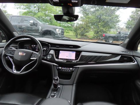 Used 2023 Cadillac XT6 Premium Luxury w/ Technology Package AWD/4WD image 15