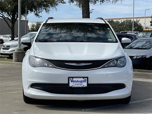 Used 2021 Chrysler Voyager Lxi image 6