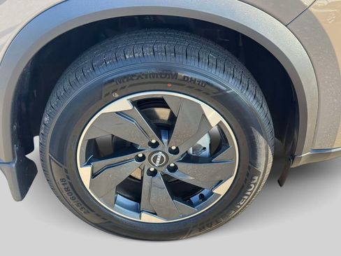 Used 2025 Nissan Rogue SV image 8