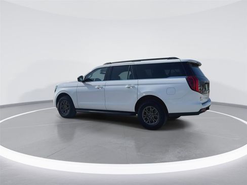 Used 2025 Ford Expedition Max Active RWD image 6