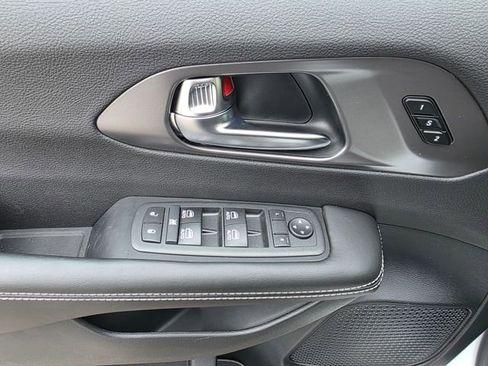 New 2026 Chrysler Pacifica Select image 11