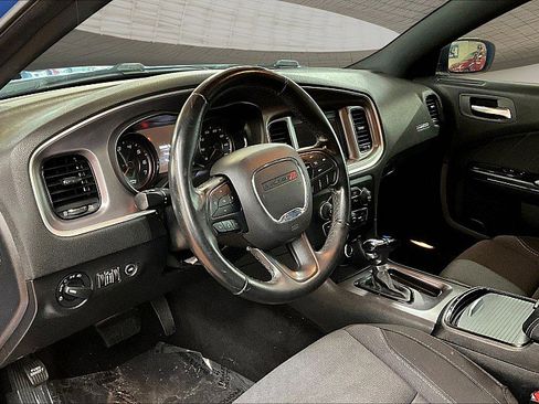 Used 2019 Dodge Charger SXT w/ Blacktop Package RWD image 13