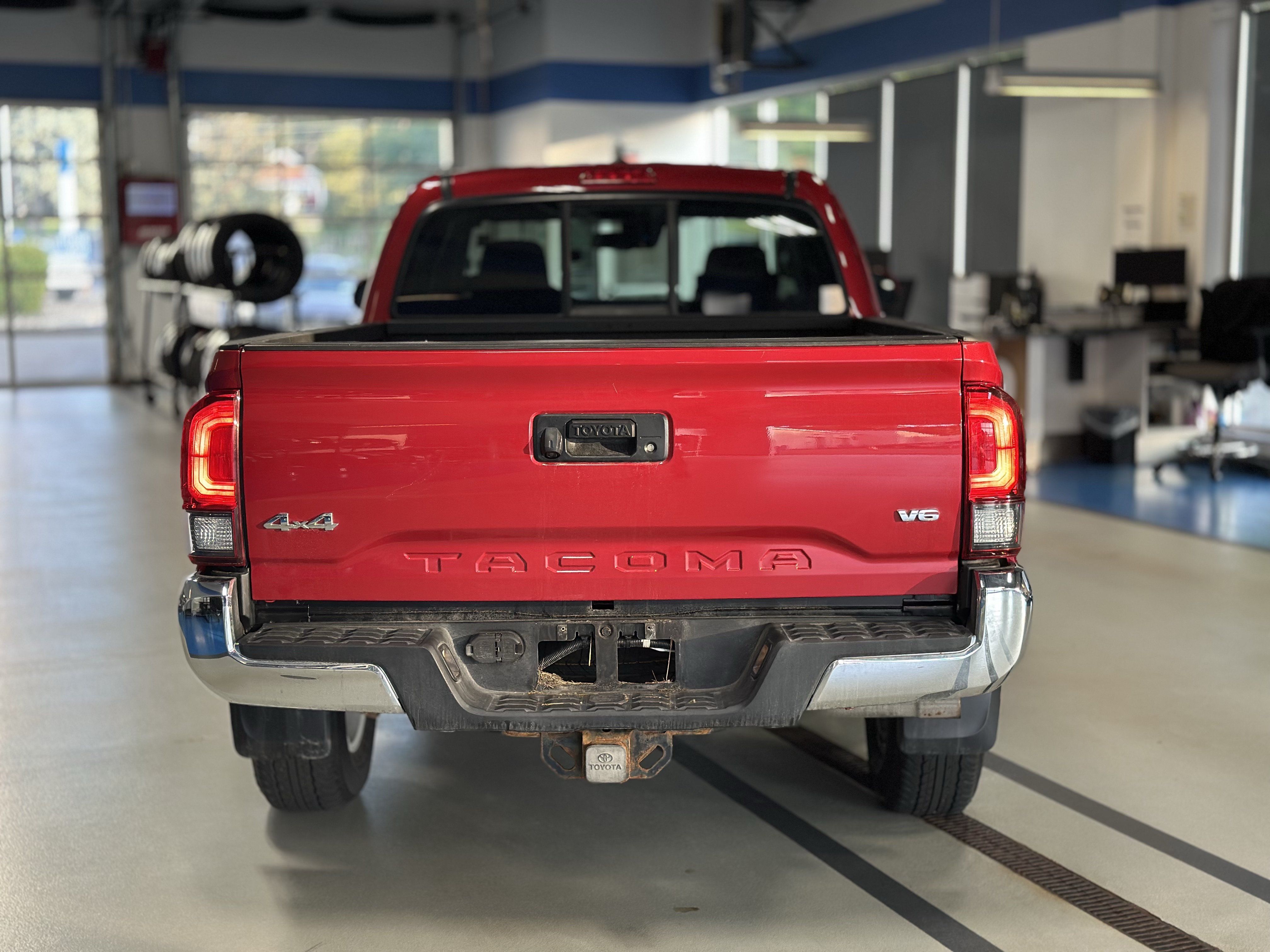 Used 2019 Toyota Tacoma SR5 AWD/4WD image 6
