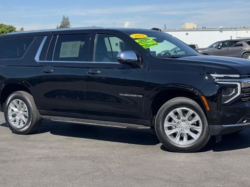Used 2025 Chevrolet Suburban Premier AWD/4WD image 2