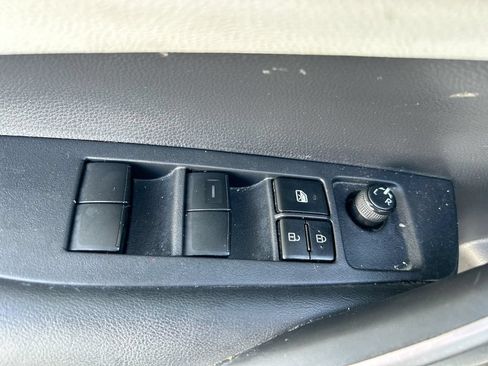 Used 2021 Toyota Corolla SE FWD image 12