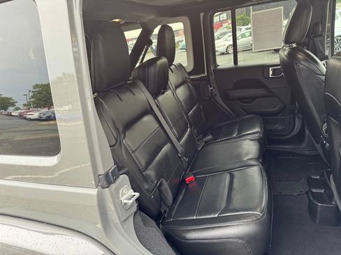 Used 2021 Jeep Wrangler Unlimited Sahara AWD/4WD image 19
