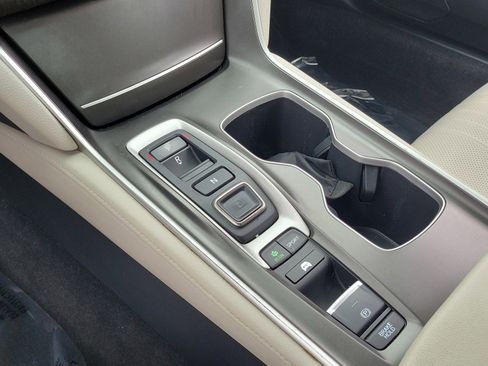 Used 2019 Honda Accord Touring image 25