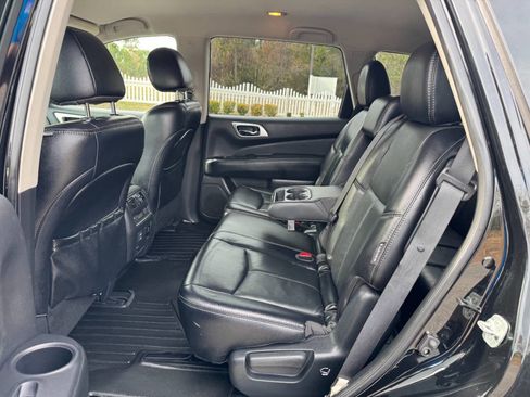 Used 2018 Nissan Pathfinder SL image 12