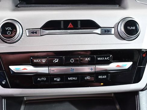 Used 2022 Ford Explorer XLT w/ Equipment Group 202A image 30