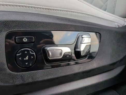 Certified 2025 BMW X7 xDrive40i w/ M Sport Package image 28