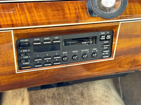 Used 1989 Lincoln Town Car Signature image 40