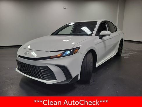 Used 2025 Toyota Camry SE AWD/4WD image 4