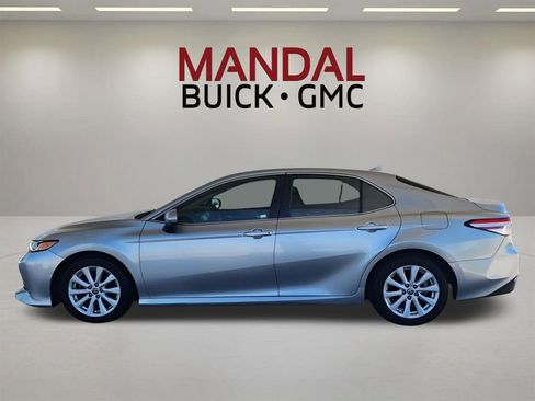 Used 2020 Toyota Camry LE FWD image 9