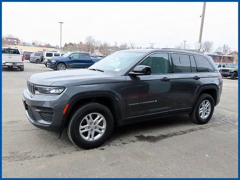 Certified 2023 Jeep Grand Cherokee Laredo w/ Luxury Tech Group I image 3