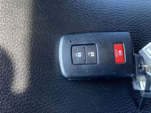 Used 2018 Toyota RAV4 XLE w/ Plus Extra Value Package AWD/4WD image 40