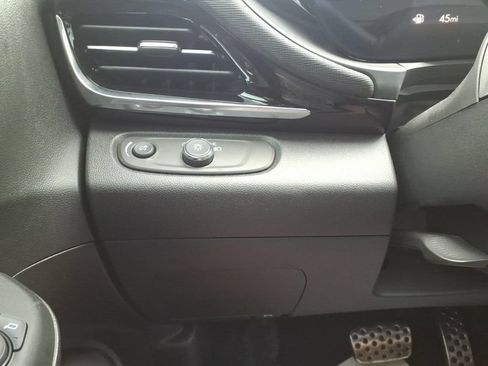 Certified 2024 Buick Envista Sport Touring w/ Convenience I Package FWD image 13
